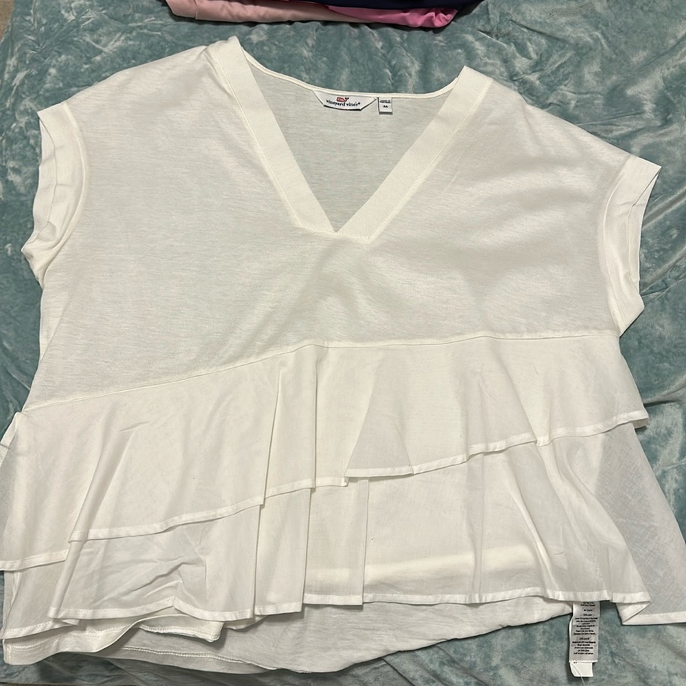 Vineyard vines white top